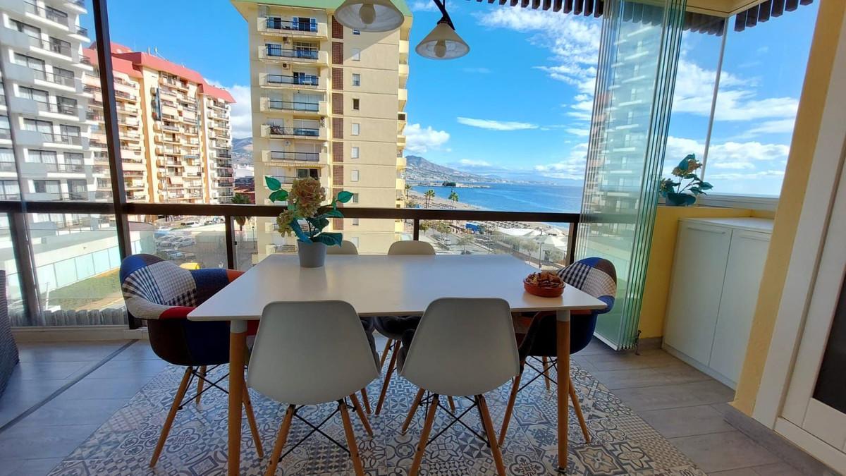 Luxury beachfront 2-bedroom flat in Fuengirola with panoramic sea views, ideal for retirement or investment, with high holiday rental profitability and a tourist license. Contact us to visit!