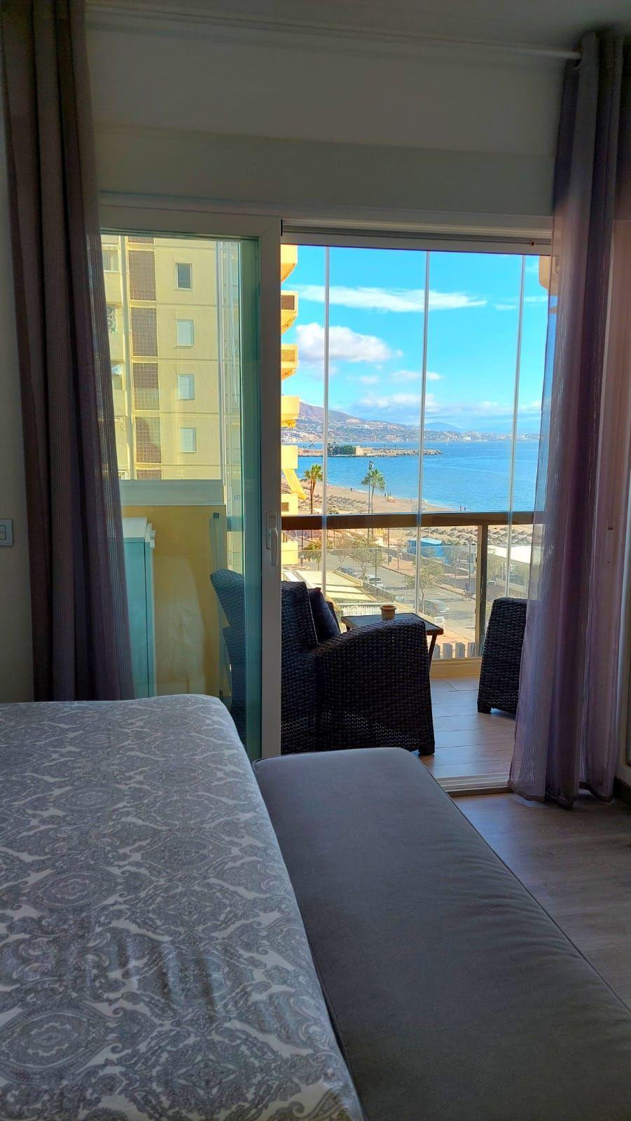 Luxury beachfront 2-bedroom flat in Fuengirola with panoramic sea views, ideal for retirement or investment, with high holiday rental profitability and a tourist license. Contact us to visit!