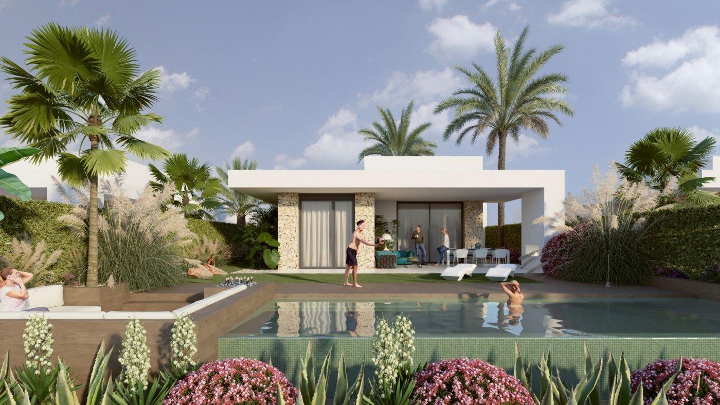 Luxury 3-bedroom villa with infinity pool on La Finca Golf resort, Algorfa. Features include walk-in closet, floor heating, home automation system, underground garage. Close to Guardamar and Torrevieja beaches.