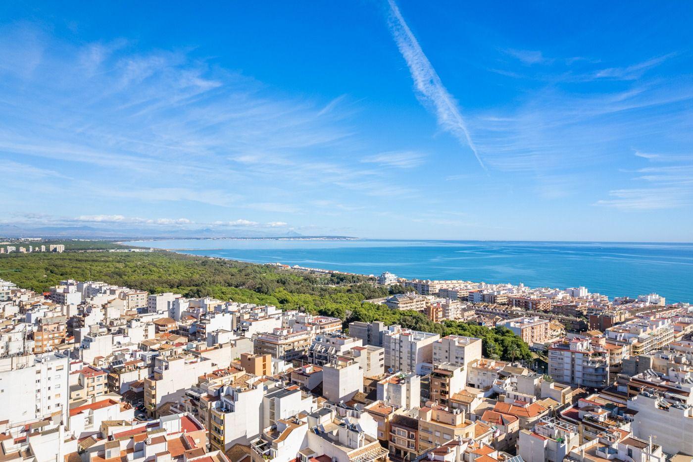 Modern coastal city building less than 500 meters from the beach in Guardamar del Segura. Features 2-3 bedroom homes with terraces, private solarium, storage room, Jacuzzi, underground parking, and commercial space.