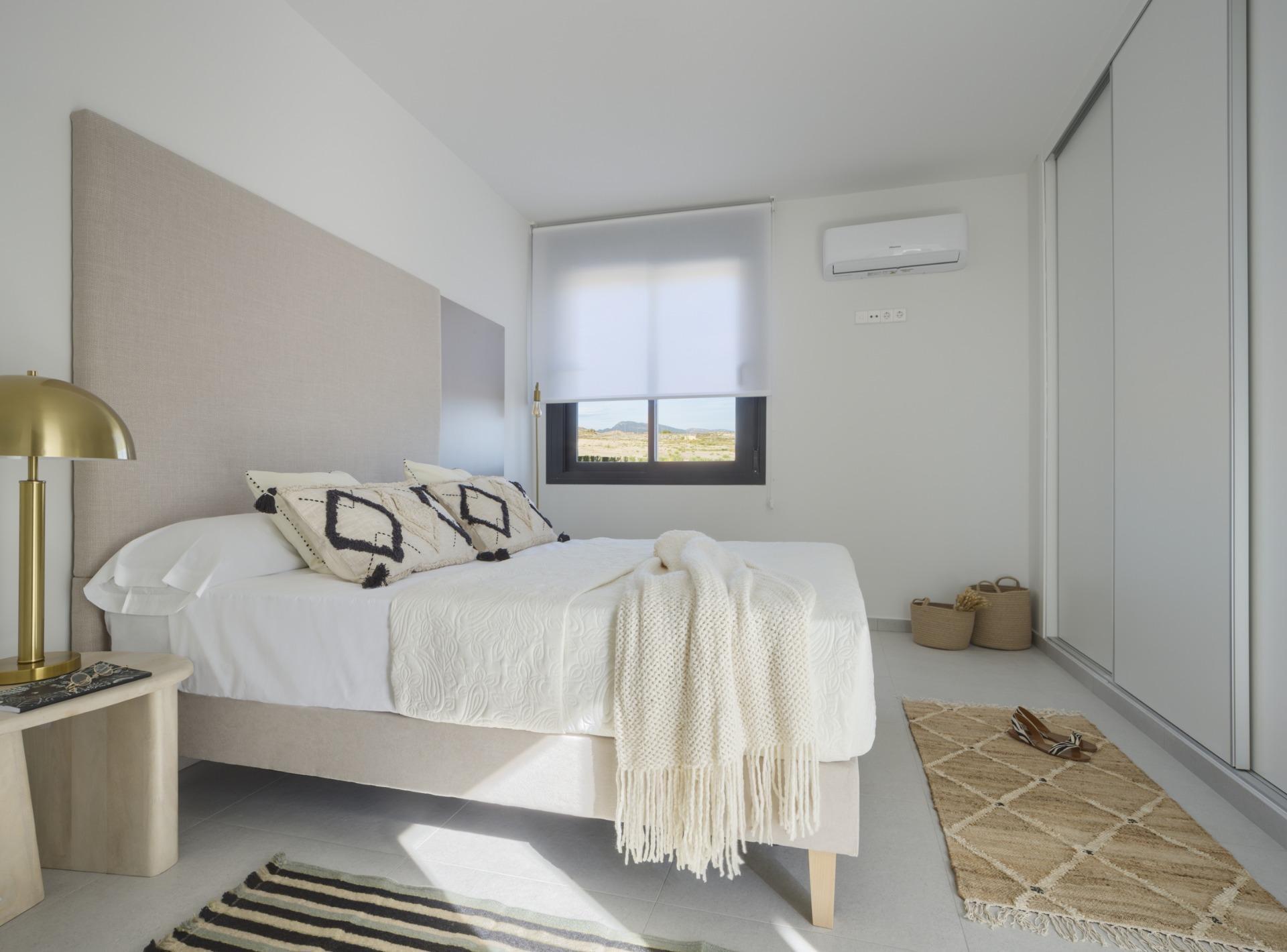 New Build townhouses in Altaona Golf Resort, Murcia, featuring 3 bedrooms, 2 bathrooms, open plan kitchen, terraces, gardens with pool space, and optional private pool. Located 15 minutes from Murcia and 20 minutes from the beaches.