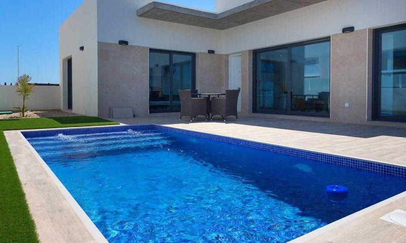 Mediterranean design villa close to everything, featuring 3 bedrooms, 2 bathrooms, a 18m2 terrace, private pool, and easy access to A37 connecting Alicante with Cartagena. Located in Daya Nueva near Alicante, offering sun and tranquility all year round.