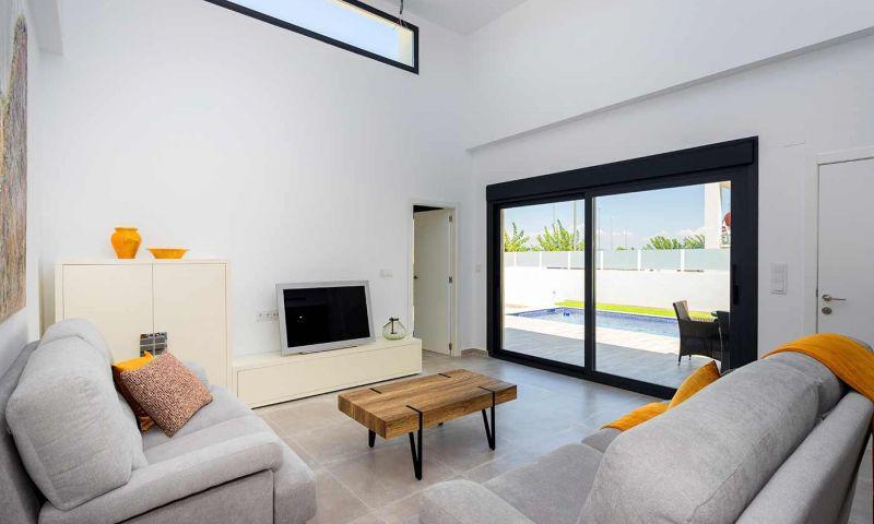 Mediterranean design villa close to everything, featuring 3 bedrooms, 2 bathrooms, a 18m2 terrace, private pool, and easy access to A37 connecting Alicante with Cartagena. Located in Daya Nueva near Alicante, offering sun and tranquility all year round.